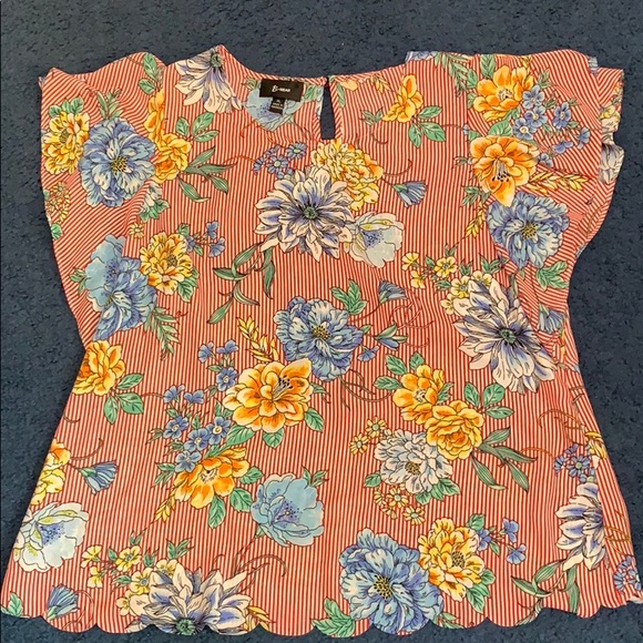 Bwear Tops - 💜5 for $25💜Women's Red Floral Blouse